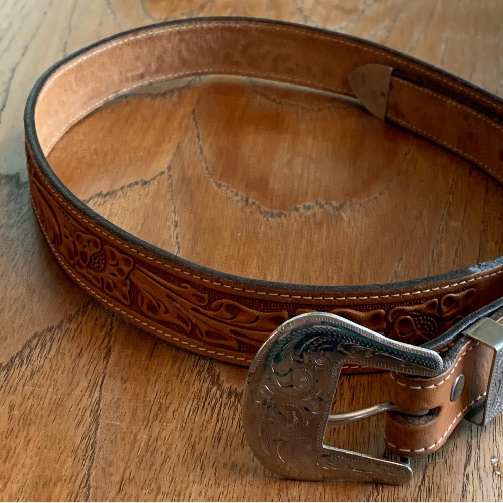 Men’s leather western style belt 34”